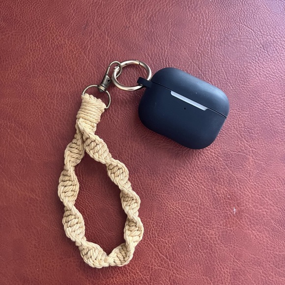 Handmade macrame wristlet - Picture 2 of 2